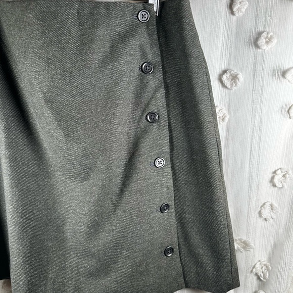 NWT Banana Republic Women’s Charcoal Gray Wool Buttoned Mini Skirt Size 14 - Picture 2 of 7